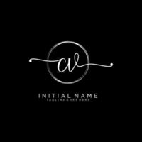 inicial CV femenino logo colecciones modelo. escritura logo de inicial firma, boda, moda, joyería, boutique, floral y botánico con creativo modelo para ninguna empresa o negocio. vector