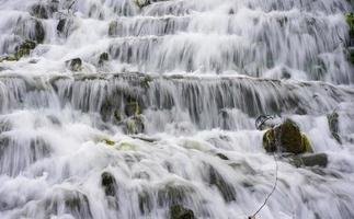 paisaje de río de larga exposición durante el otoño foto