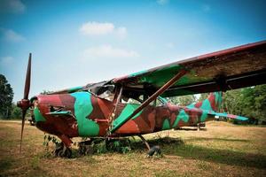 antiguo militar avión aeronave motor para soldado guerrero en el mundo guerra en el parque foto