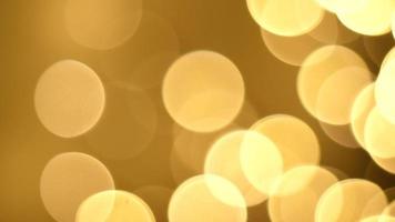 Noël abstrait d'or marron défocalisé brouiller bokeh lumière arrière-plan, 4k vidéo Contexte video