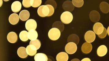 Kerstmis abstract gouden bruin onscherp vervagen bokeh licht achtergrond, 4k video achtergrond