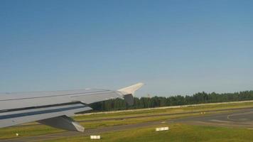 se från de trafikflygplan stuga efter tar av från domodedovo flygplats video
