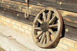 antiguo de madera rueda desde un carruaje con Copiar espacio