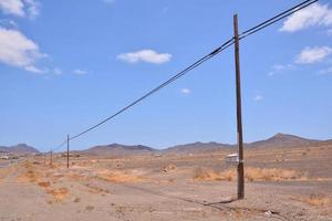 eléctrico líneas en el Desierto foto