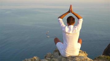 Tourist man outdoor on edge of cliff seashore video