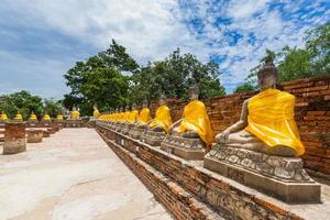 wat yai chai Mongkhon es un budista templo en ayutthaya, tailandia foto