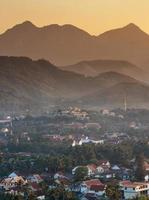 mirador y paisaje en luang prabang, laos. foto