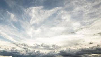 nubes de lluvia o nimbus en la temporada de lluvias foto