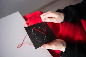 Making a card with a heart using thread printing for Valentine's Day photo