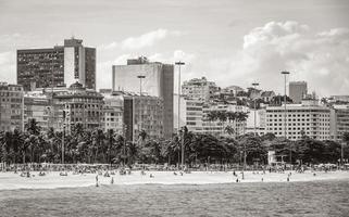 vista panorámica de la playa de flamengo y paisaje urbano de río de janeiro, brasil. foto