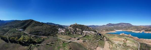 castillo de zahara Delaware la sierra y zahara Delaware la sierra aldea, un famoso blanco pueblo en Cádiz, España. foto