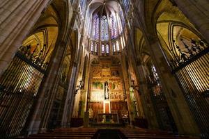 León, España - nov 22, 2021, gótico interior de León catedral en León, España. foto