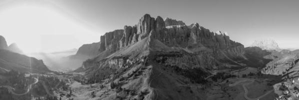 aéreo ver de jardinera aprobar, passo jardinera, rifugio frara, dolomitas, dolomitas, sur Tirol, Italia, la unesco mundo herencia. foto