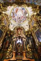 granada, España - nov 29, 2021, interior de el cartujo monasterio Iglesia de el suposición de nuestra dama monasterio Delaware la cartuja , granada, España. foto