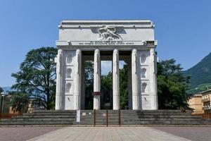 victoria Monumento a el plaza della vittoria cuadrado en bolzano ciudad en sur Tirol, Italia foto