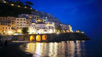 belas cidades costeiras da itália - amalfi cênica na costa amalfitana video