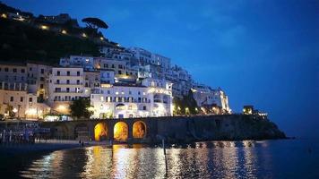 belles villes côtières d'italie - pittoresque amalfi sur la côte amalfitaine video