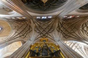 segovia, España - nov 27, 2021, antiguo arquitectura techo de catedral de segovia interior ver en España. foto