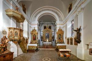 ortisei, Italia - ago 14, 2021, hermosa paisaje de Santo de antonio capilla situado en ortisei pueblo - trentino Alto adige en el sitio de dolomitas - el la unesco mundo herencia. foto