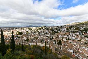 panorama de el albayzin distrito en granada, Andalucía, España, en la foto desde el torre del cubo en el alacazaba fortaleza.