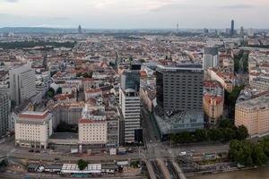 Viena, Austria - jul 18, 2021, ver de el Danubio canal y viena horizonte en Viena, Austria foto