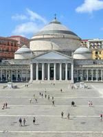 el Siglo xix pontifical real basílica de san francesco da paola en plaza del plebiscito foto