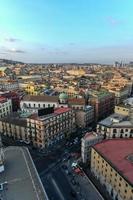 Nápoles, Italia - ago 17, 2021, aéreo ver de edificios a través de el ciudad de Nápoles, Italia. foto