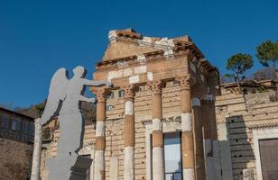 arqueología de el romano teatro, capitolio y el complejo de Papa Noel Giulia foto