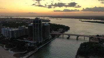 dar video van Miami strand en horizon gedurende zonsondergang