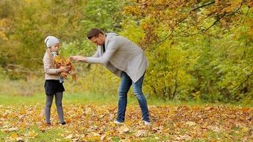 Lycklig familj i falla video