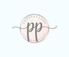 logo femenino inicial pp. utilizable para logotipos de naturaleza, salón, spa, cosmética y belleza. elemento de plantilla de diseño de logotipo de vector plano.