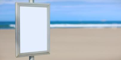 playa reglas señales en tablero por el mar. público información darse cuenta a playa en España. Copiar espacio foto
