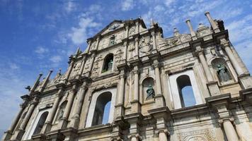 ruin av Sankte Pär katedral tid upphöra på en solig dag, de resa destination landmärke av Macau, Kina. video