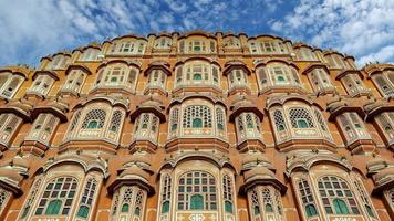 Hawa Mahal Zeitraffer an einem sonnigen Tag, Jaipur, Rajasthan. schönes fensterarchitekturelement. video