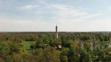 Antenne aufsteigen Aussicht von Minarett im lednice video