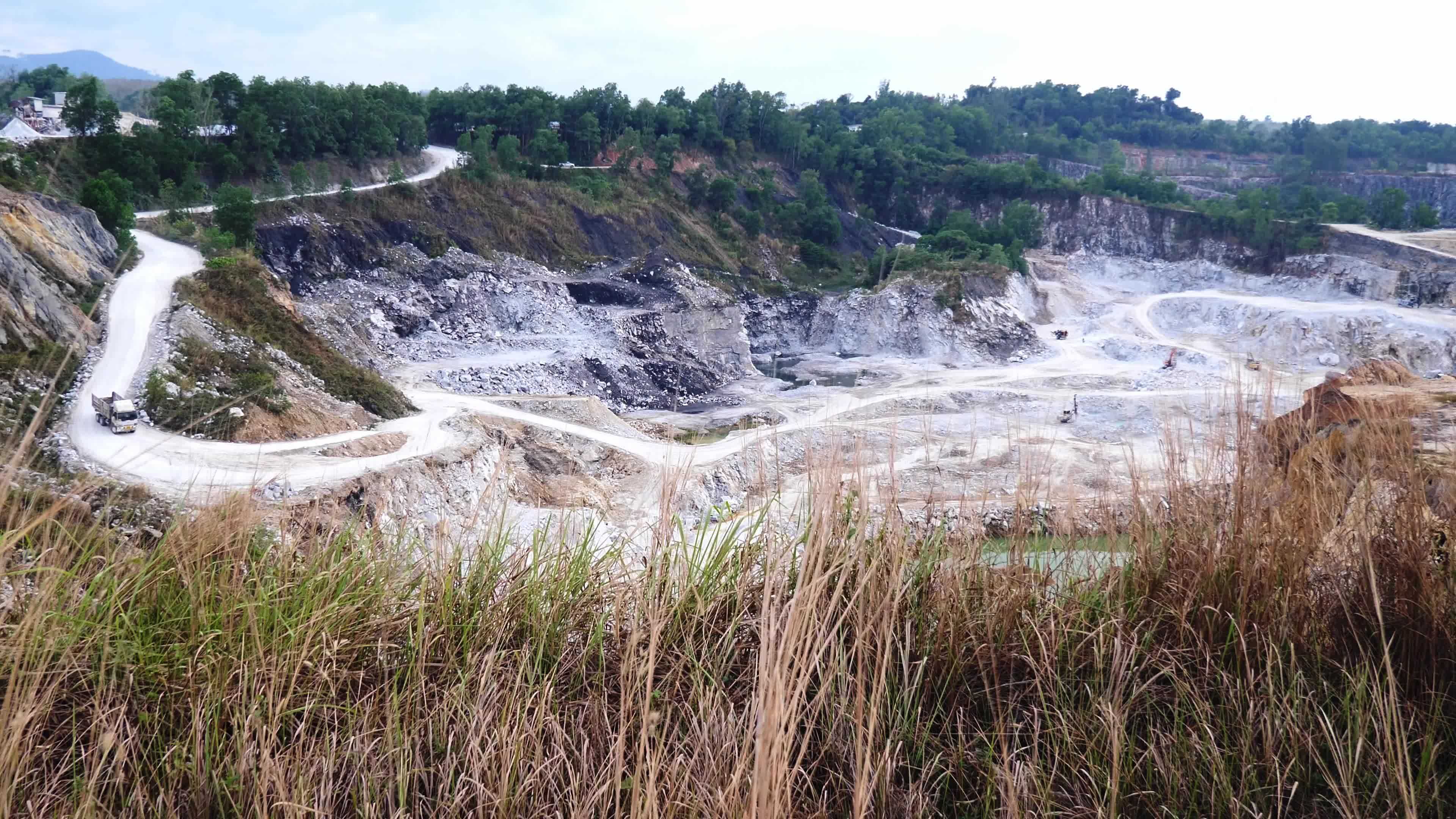 A large gypsum mine in Thailand. mining industry concept 20052701 Stock Video at Vecteezy