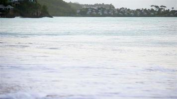 erstaunlich schöner sonnenuntergang an einem exotischen karibischen strand video