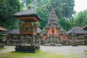 templo a el ubud sagrado mono bosque foto