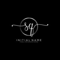 inicial sq femenino logo colecciones modelo. escritura logo de inicial firma, boda, moda, joyería, boutique, floral y botánico con creativo modelo para ninguna empresa o negocio. vector