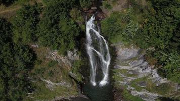 Saut deth Pish waterfall in spain video