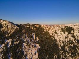 photo beautiful scenery of clear white snowy mountains and hills