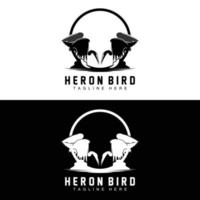diseño de logotipo de cigüeña de garza de pájaro, garza de pájaro volando en el vector del río, ilustración de marca de producto