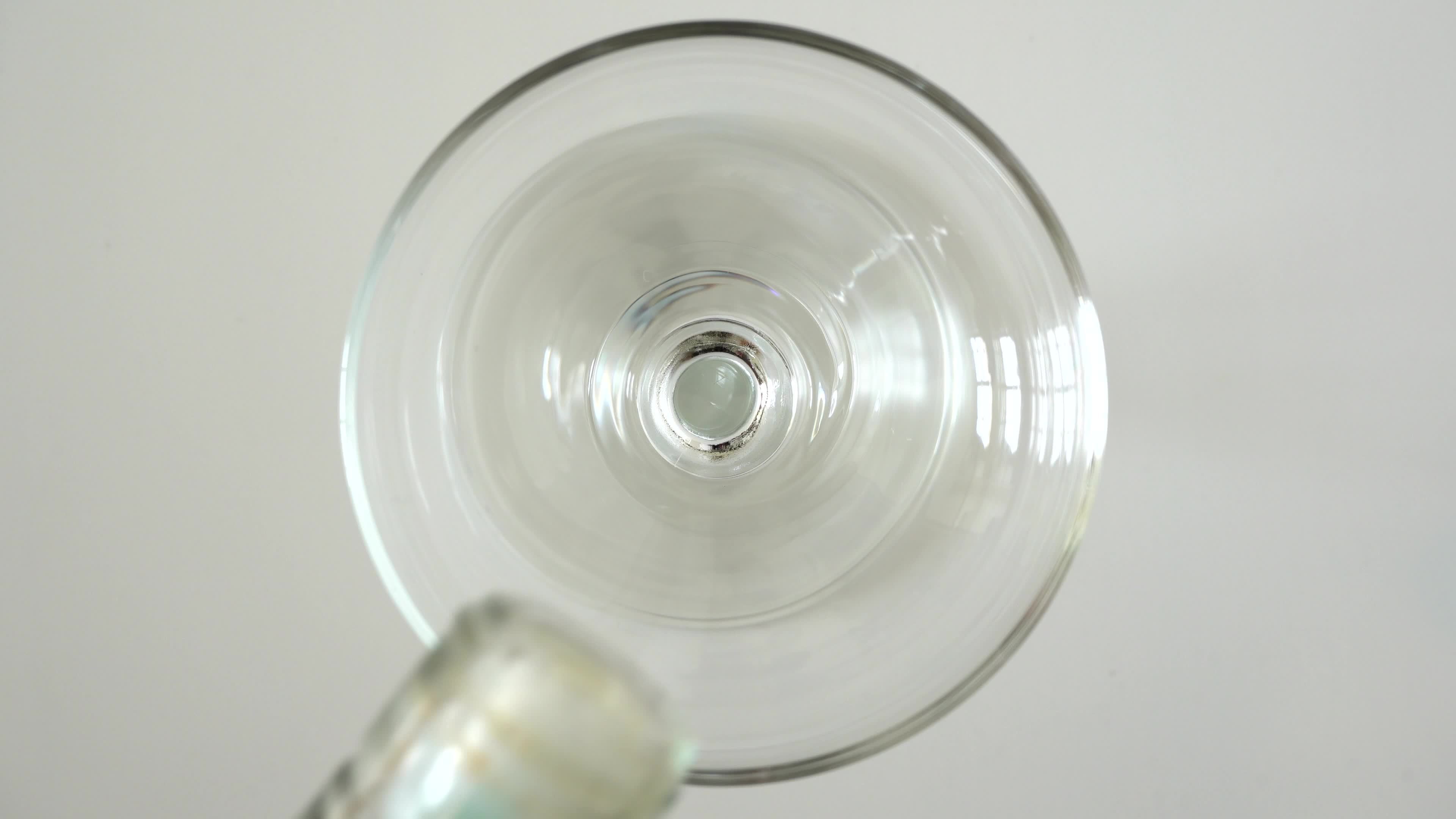 Pour the liquor, soda and candy into glass with sound. 20092289 Stock