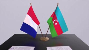 Azerbaijão e França nacional bandeiras em mesa dentro diplomático conferência sala. política acordo acordo video