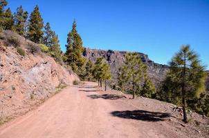 suciedad la carretera en el montañas foto