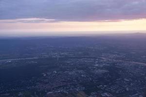 frankfurt y principal río a amanecer foto