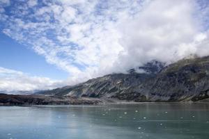 glaciar bahía nacional parque paisaje y nubes foto