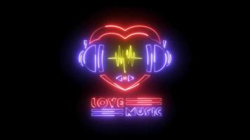 animiert Liebe Musik. Neon- Licht dreht. romantisch Musik- mit bunt Neon- Beleuchtung. 4k Grafik Video