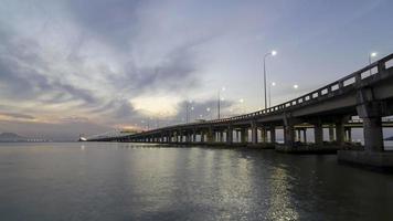 Morgen tolle Wolke von Penang Brücke im Morgen Sonnenaufgang video