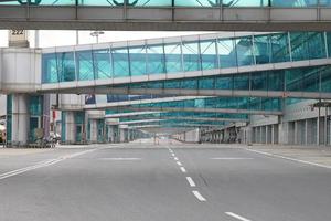 puertas en el aeropuerto de ataturk en estambul, turkiye foto